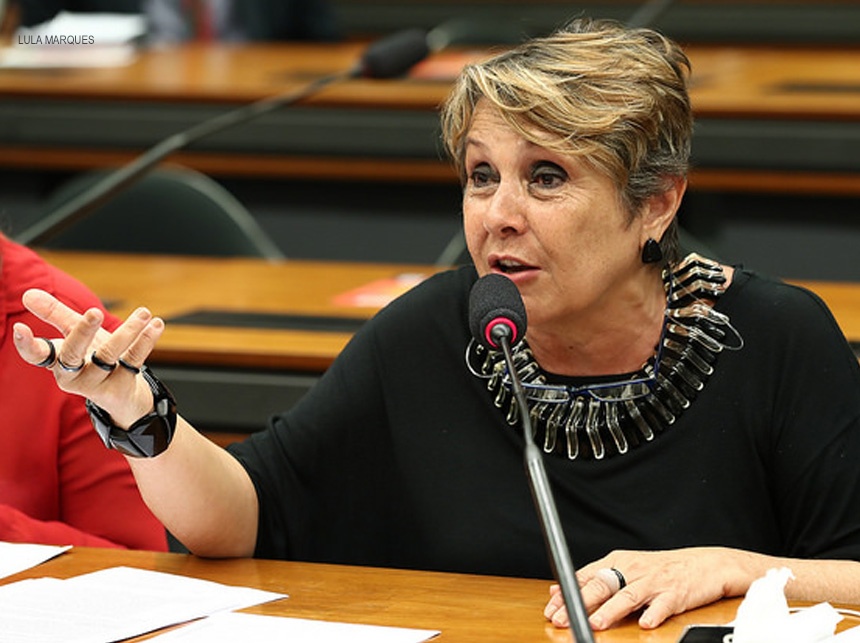 Justiça absolve Erika Kokay da acusação de desvio do salário de ex-assessora