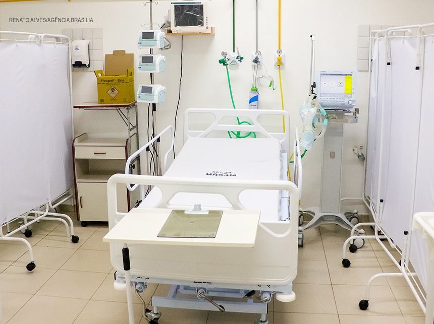 Ibaneis visita obras que devem aumentar número de leitos para Covid-19 em Samambaia e Ceilândia