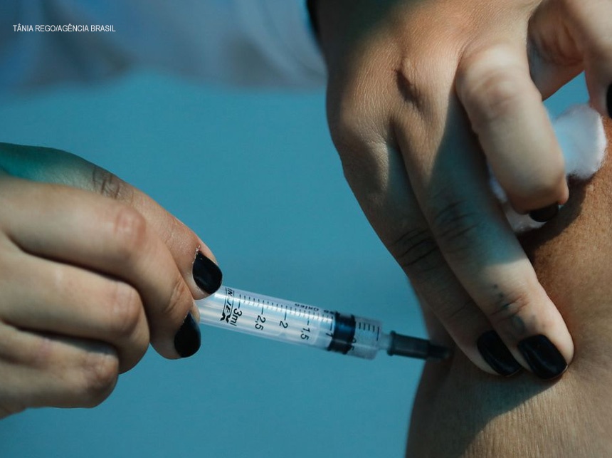 Covid-19: governo negocia compra de mais 30 milhões de doses de vacina