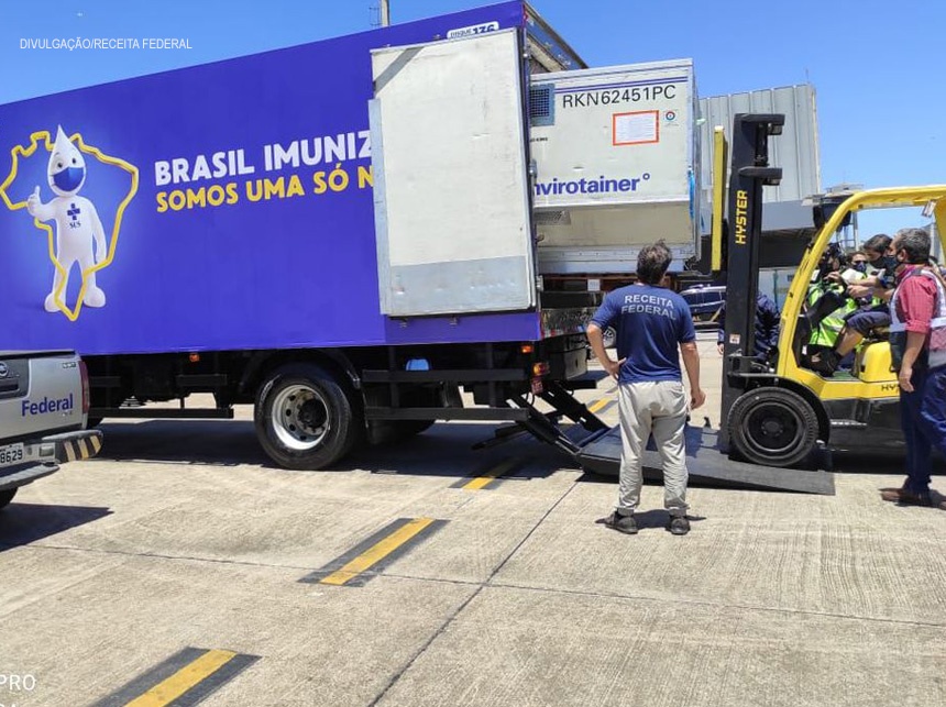 Vacinas de Oxford/AstraZeneca já estão com Ministério da Saúde