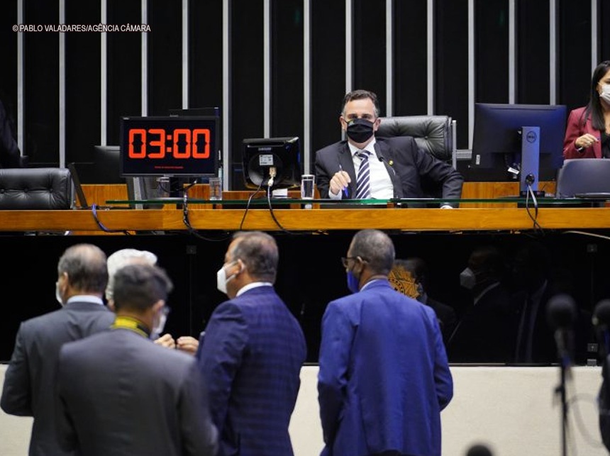 Congresso derruba veto que impedia indenização para família de profissionais vítimas da COVID-19