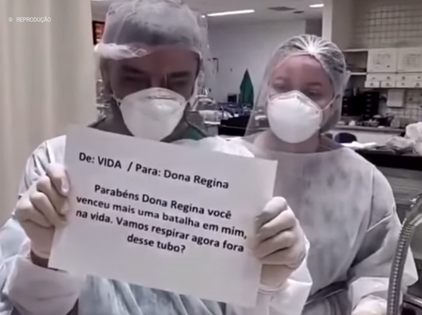 Equipe de profissionais de saúde emociona ao informar paciente, a retirada de tubos de respiração