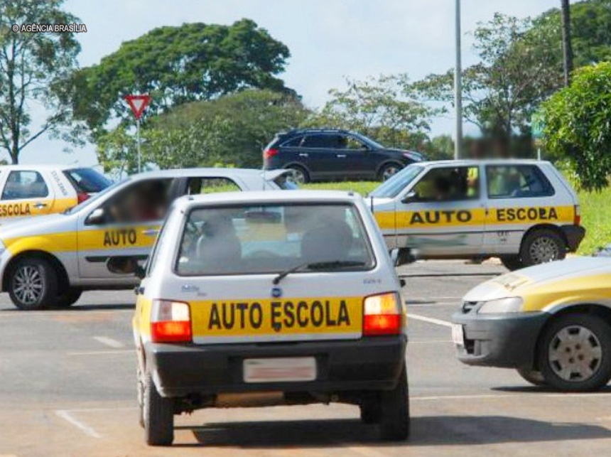 Detran suspende a realização de bancas teóricas, práticas e de biometria no DF