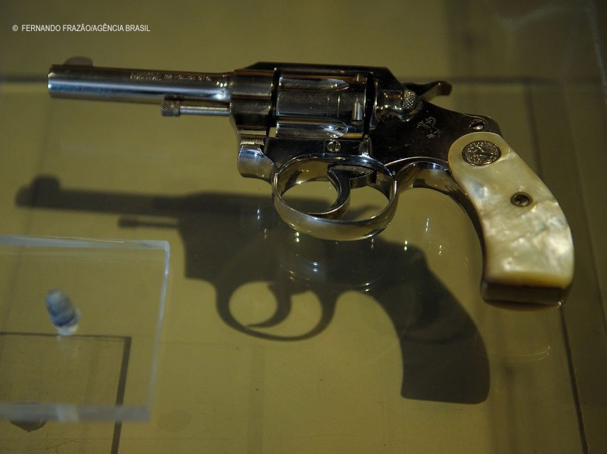 Fachin vota contra decreto presidencial sobre posse de armas