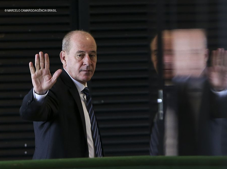 Fernando Azevedo e Silva anuncia que vai deixar o Ministério da Defesa