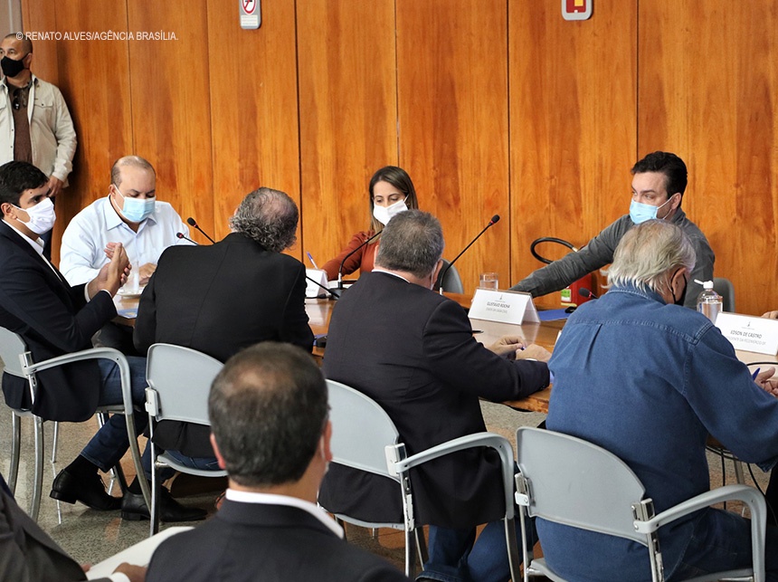 Ibaneis condiciona reabertura de atividades à queda na transmissão do vírus