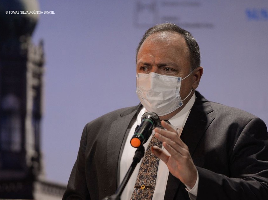 Pazuello pede a consórcio de vacina atenção ao Brasil