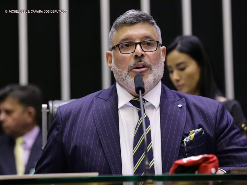 Projeto prevê estabilidade de um ano para quem contrair Covid no local de trabalho