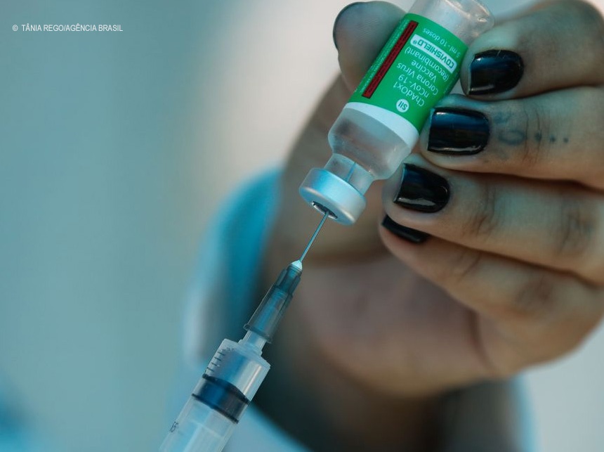 Vacina de Oxford imuniza contra a variante brasileira de covid-19