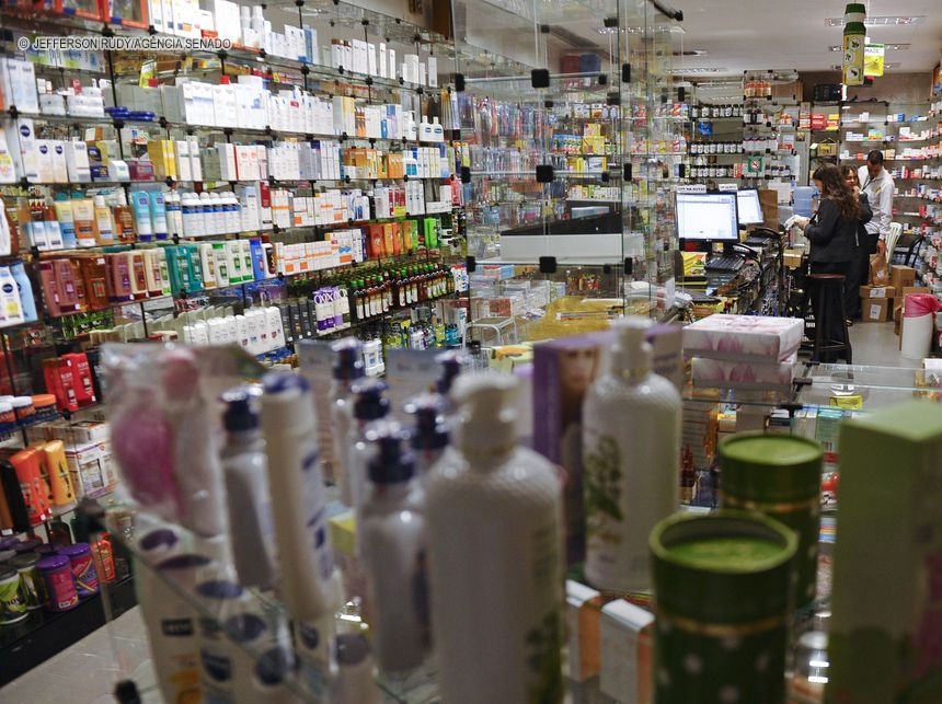 Remédios podem ficar até 10,08% mais caros a partir de hoje