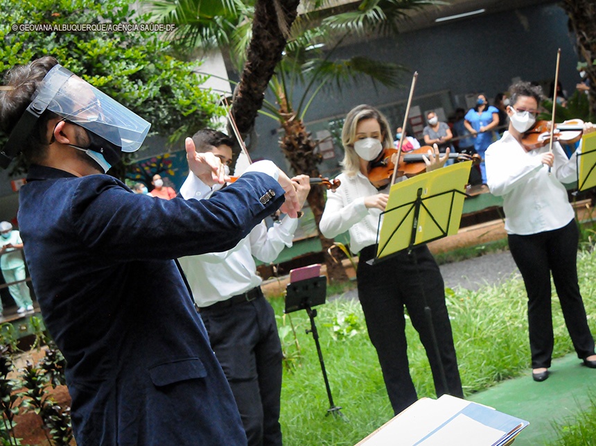 Música e emoção em homenagem a profissionais da Saúde no HRAN