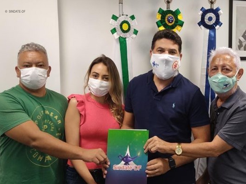 Direção do Sindate entrega à Jorge Vianna sugestão de PL que prevê piso salarial para a rede privada