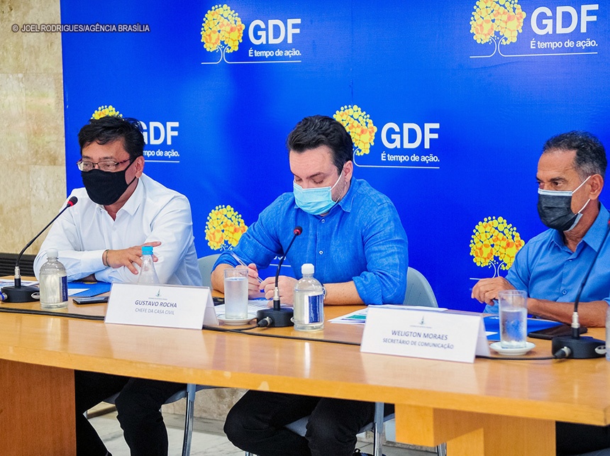 Osnei Okumoto garante segunda dose da vacina contra Covid-19 no DF