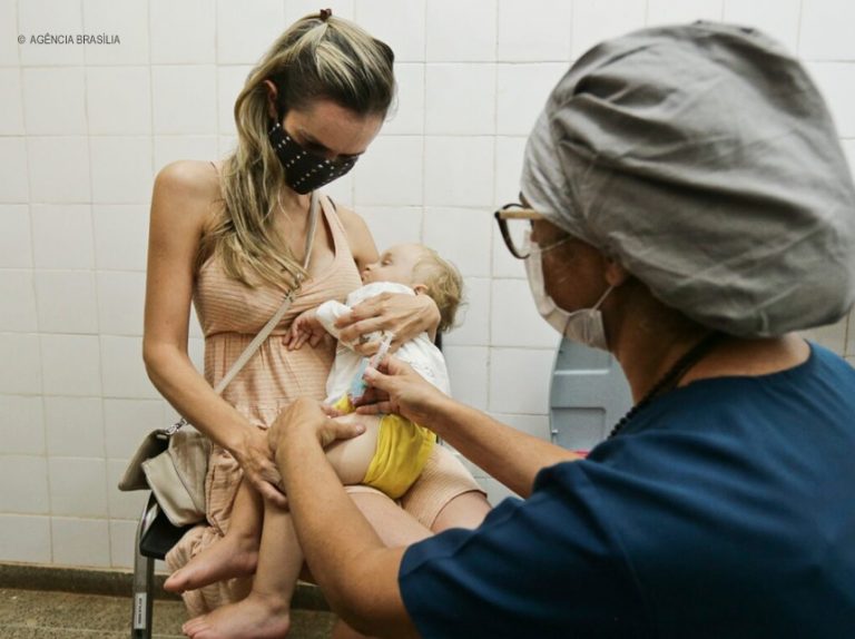 Saúde vacina 18.378 pessoas contra o influenza em 5 dias no DF