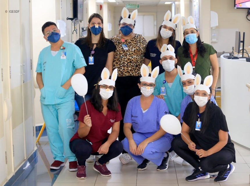 Pacientes da neurocirurgia do Hospital de Base recebem chocolate para a Páscoa