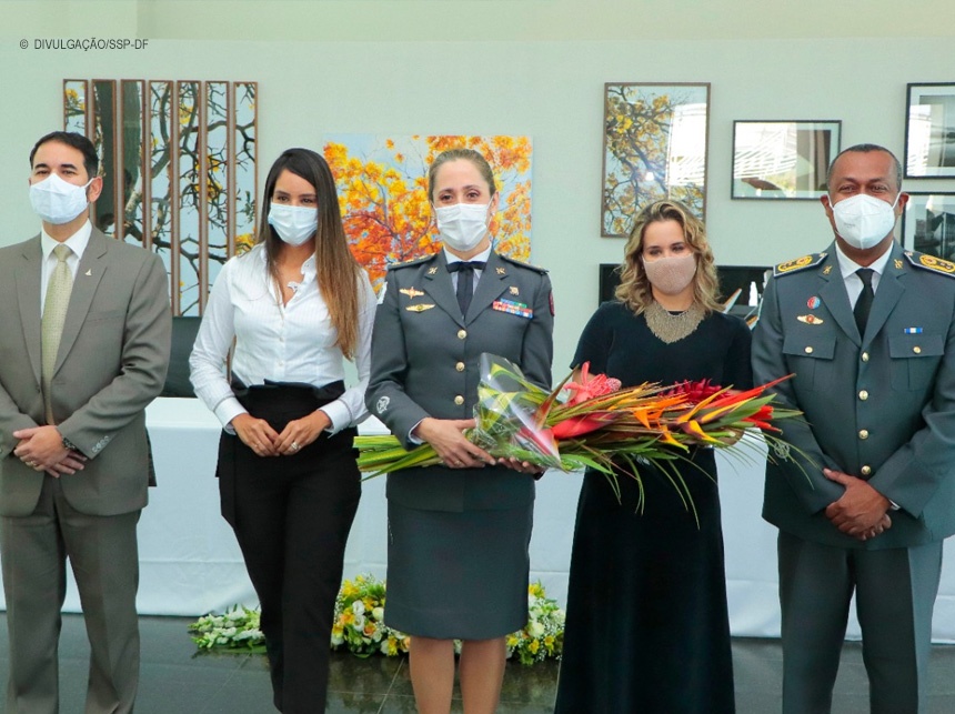 Primeira bombeira do DF é promovida ao cargo de coronel