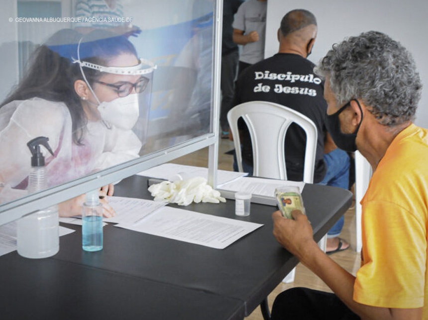 Pessoas em situação de vulnerabilidade no DF fazem teste para identificar tuberculose