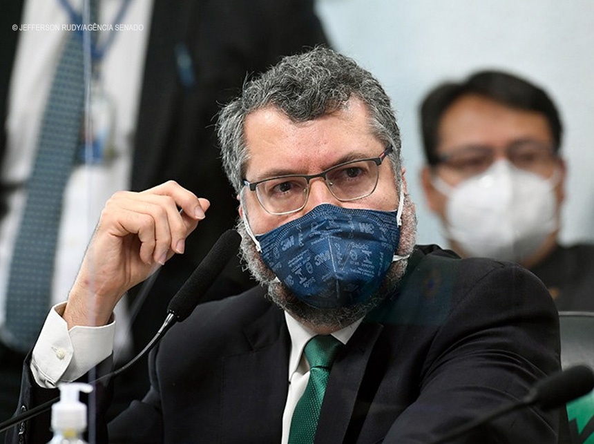 Ernesto Araújo confirma pedido de insumos à Índia para produção de cloroquina