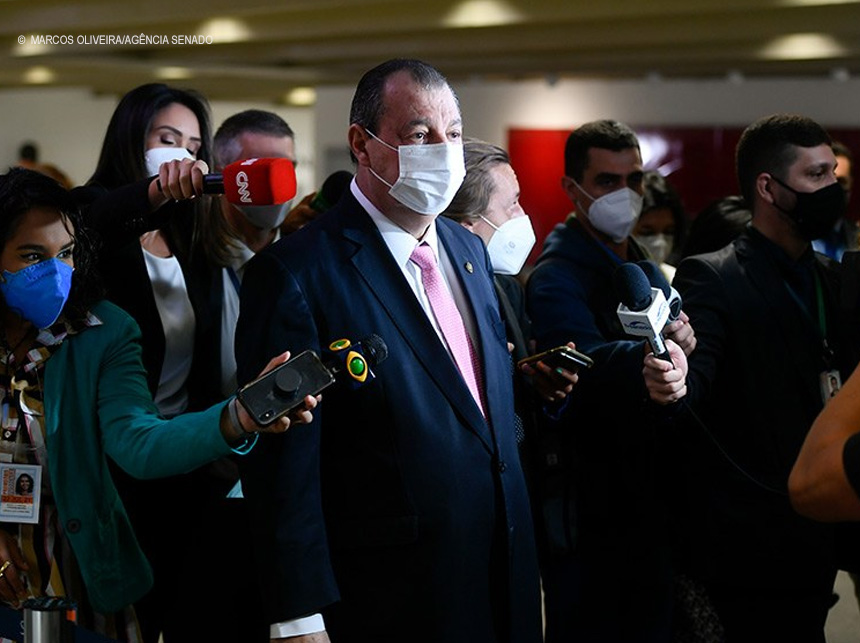 Omar e Renan cobram de Pacheco prorrogação da CPI da Pandemia