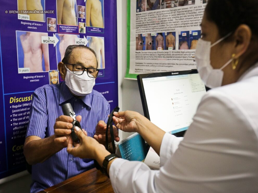 Poder da fala: Gestão de Ibaneis oferece laringe eletrônica a população do DF