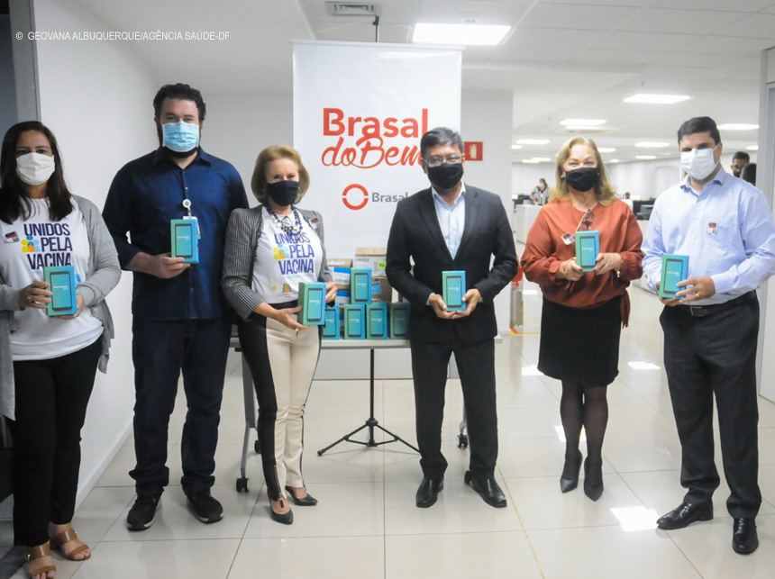 Secretaria de Saúde recebe doação de celulares para ajudar na vacinação