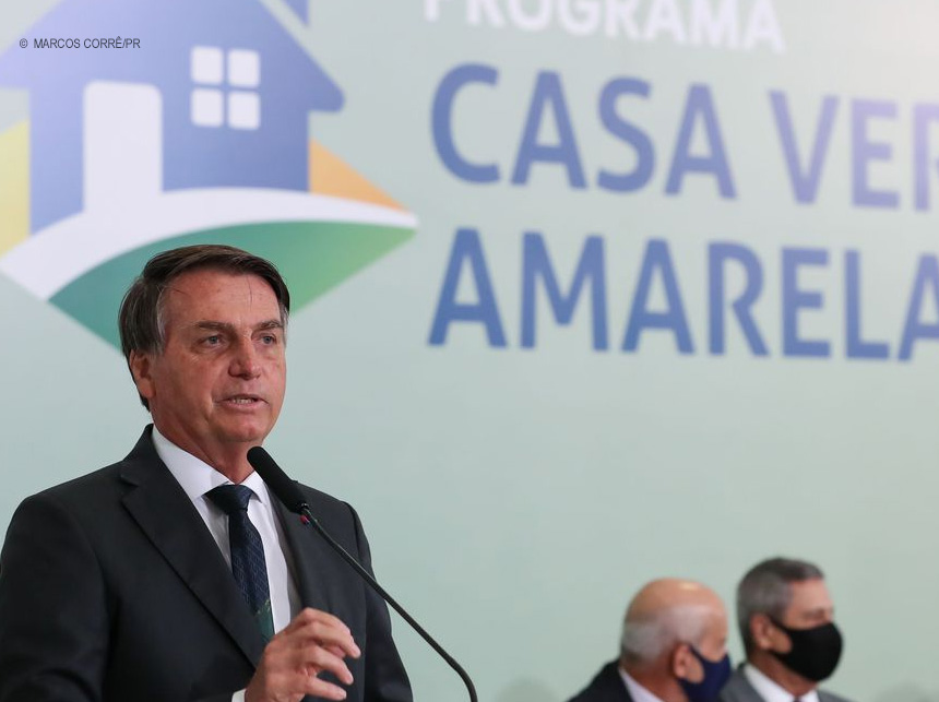 Durante entrega de casas, Bolsonaro volta a defender uso de hidroxicloroquina