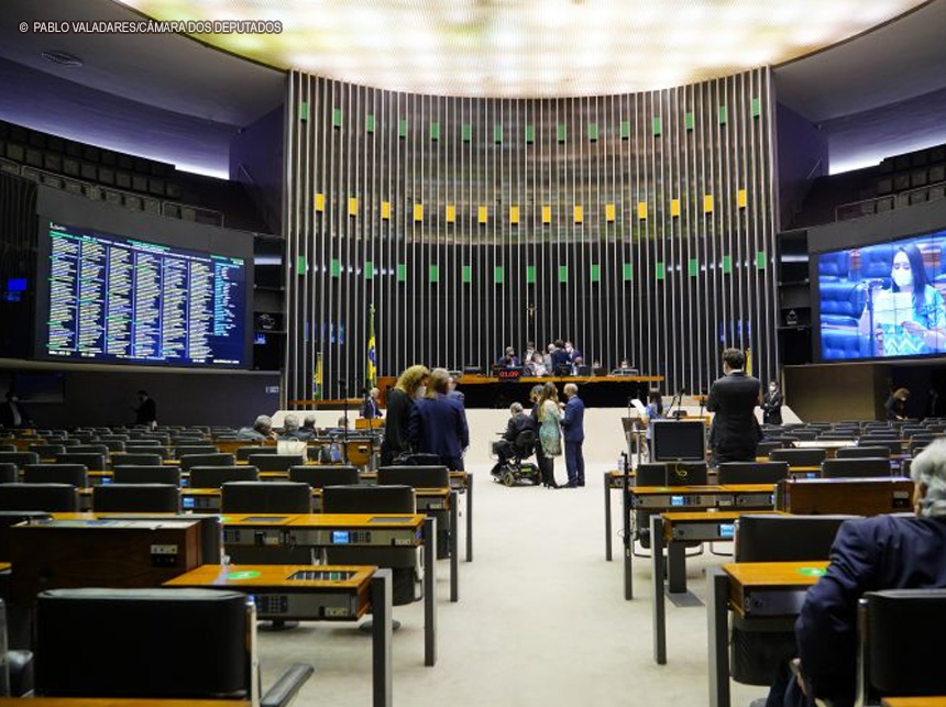 Câmara aprova projeto que proíbe despejos até o fim de 2021; medida não valerá para imóveis rurais