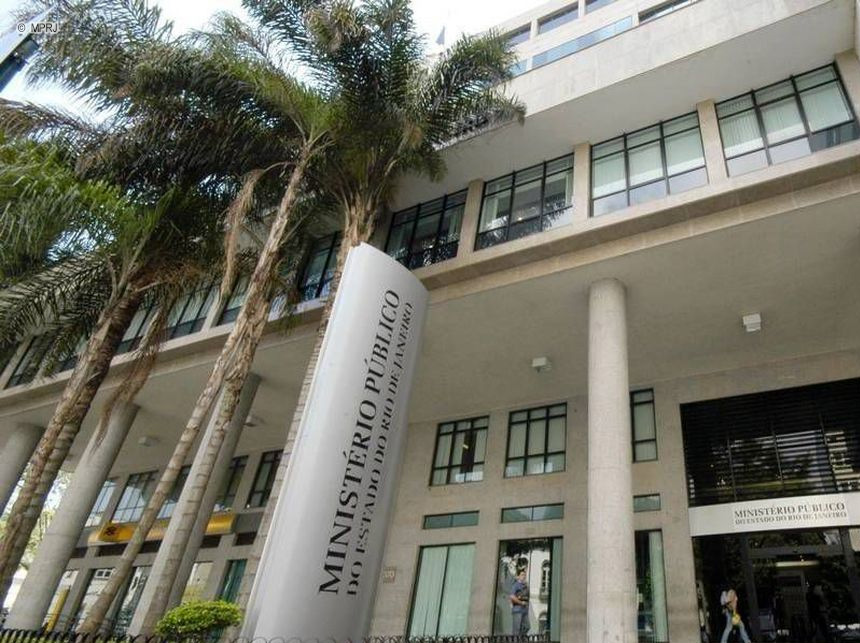 Justiça bloqueia bens de delegado e outros acusados de improbidade