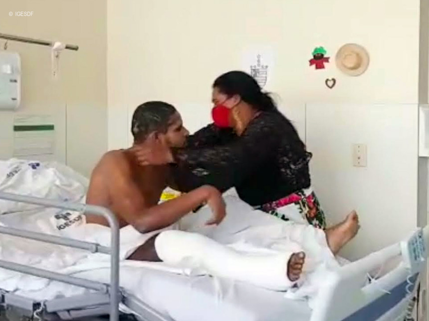 Mãe e filho se reencontram depois de 17 anos