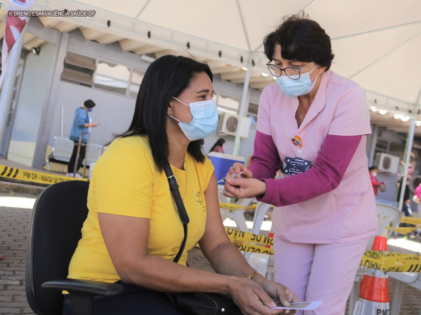Quase 120 mil pessoas vacinadas no DF em dois dias