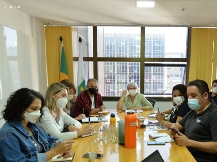 SINPRO-DF leva preocupações da categoria sobre retorno presencial às aulas à nova secretária de educação