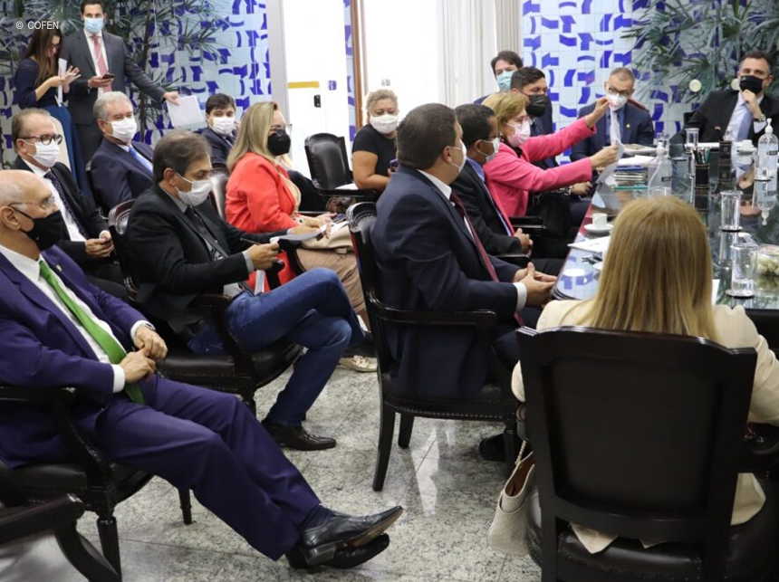 Senado apresenta à Enfermagem proposta de alteração no PL do Piso Salarial