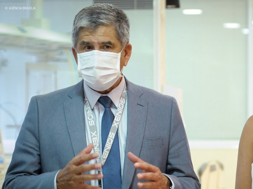 Reviravolta: Ibaneis desiste de adjunto e nomeia general Pafiadache para a Secretaria de Saúde do DF