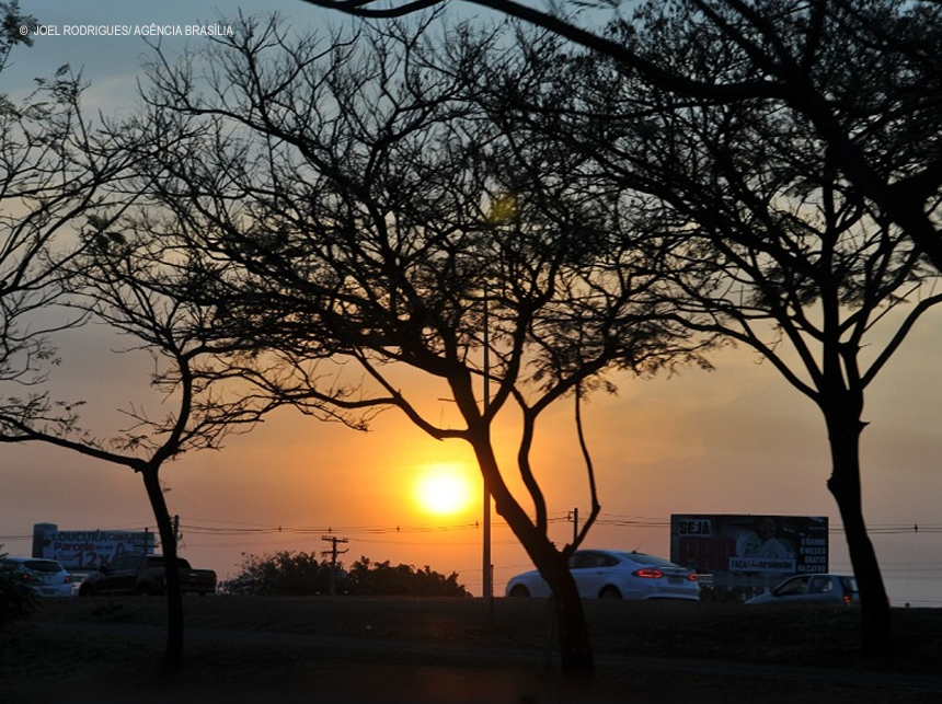 Com 10% de umidade do ar, DF entra em alerta vermelho