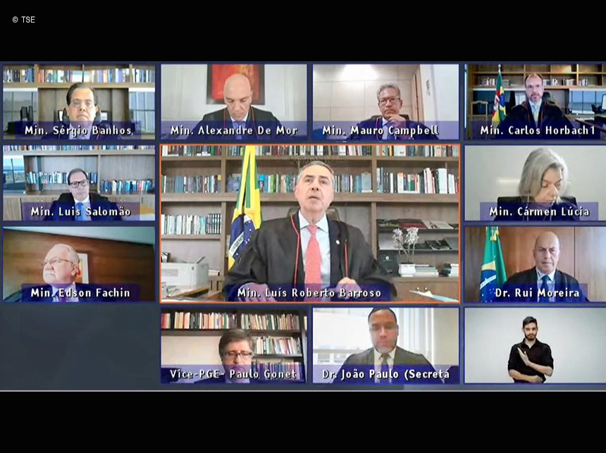 Presidente do TSE critica ameaças de Bolsonaro à democracia brasileira