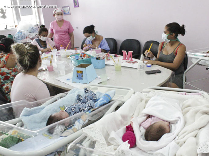 Mães participam de oficina de arteterapia no Hospital do Paranoá