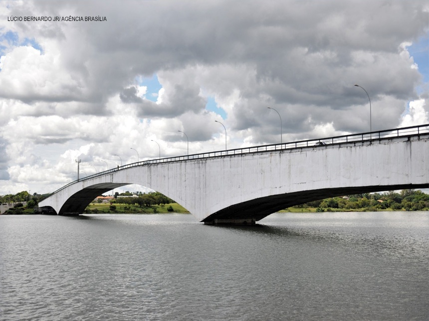 CLDF aprova troca em primeiro turno de nome da Ponte Costa e Silva por Honestino Guimarães