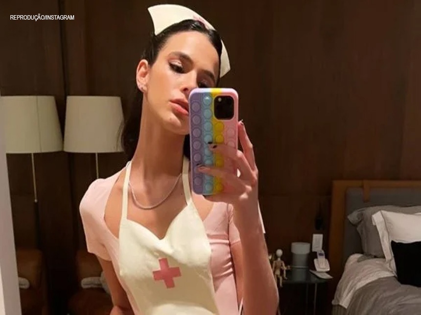 Bruna Marquezine é criticada por conselho de enfermagem após fantasia