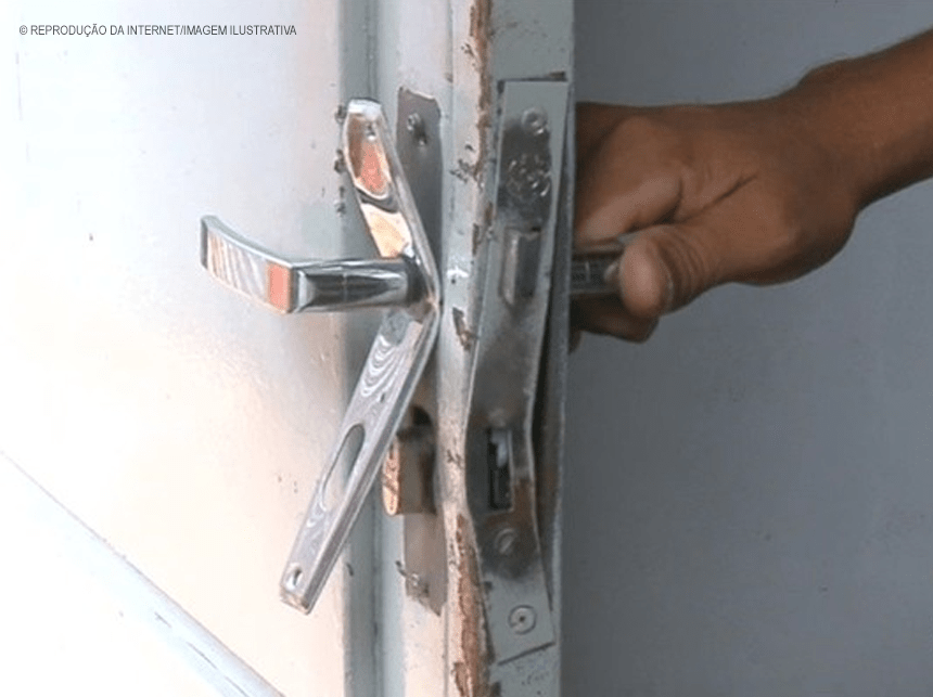 Estudante de Medicina Veterinária pede ajuda à diarista do DF que teve casa roubada após sair para o trabalho