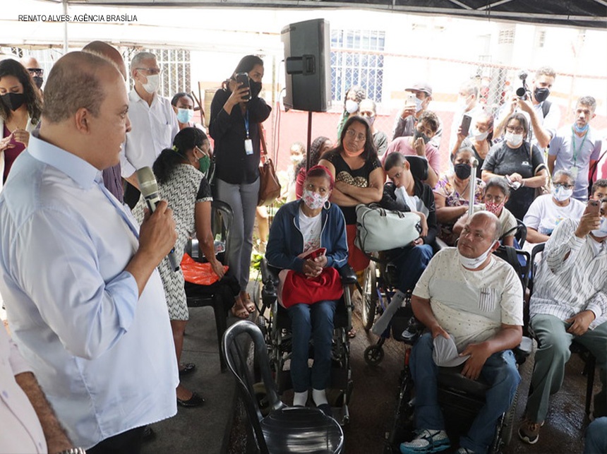 Em Ceilândia, Ibaneis anuncia criação de programa habitacional com foco em pessoas com deficiências