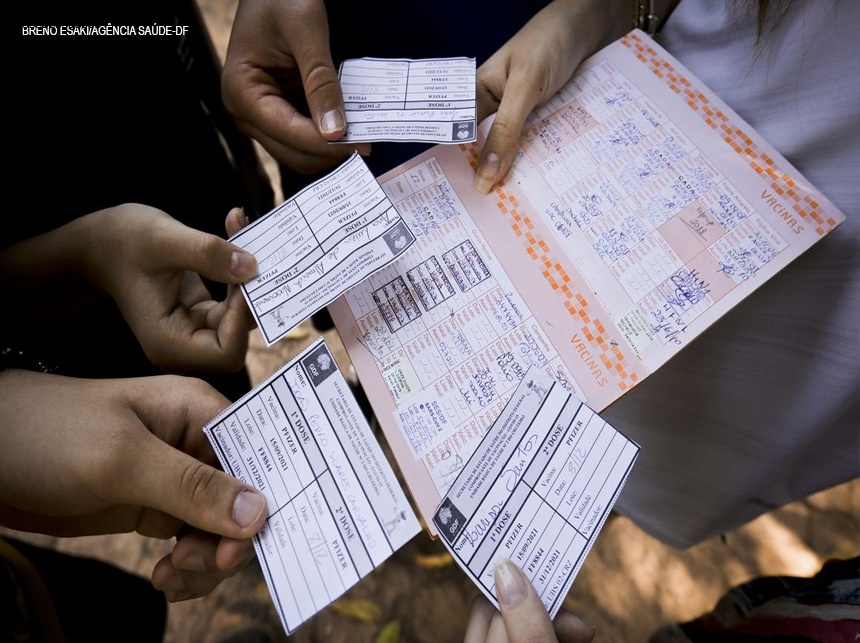 Para tomar a segunda ou dose de reforço, a apresentação do cartão de vacina será obrigatória a partir desta sexta-feira no DF