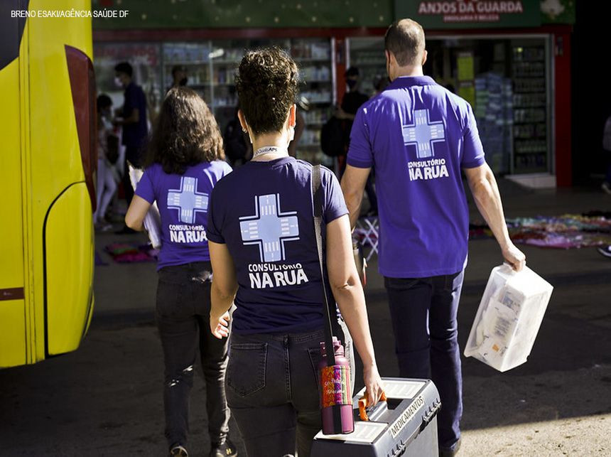 Consultório na Rua leva serviços para populações vulneráveis do DF