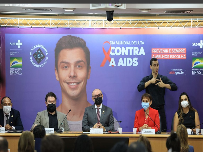 HIV: Brasil tem 694 mil pessoas em terapia antirretroviral