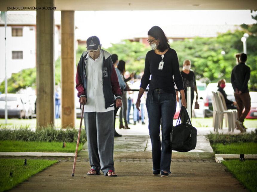 Serviços de saúde oferecidos para a população de idosos
