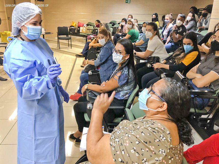 Lacen-DF treina equipe que vai atuar na ampliação da estratégia de testagem para covid-19
