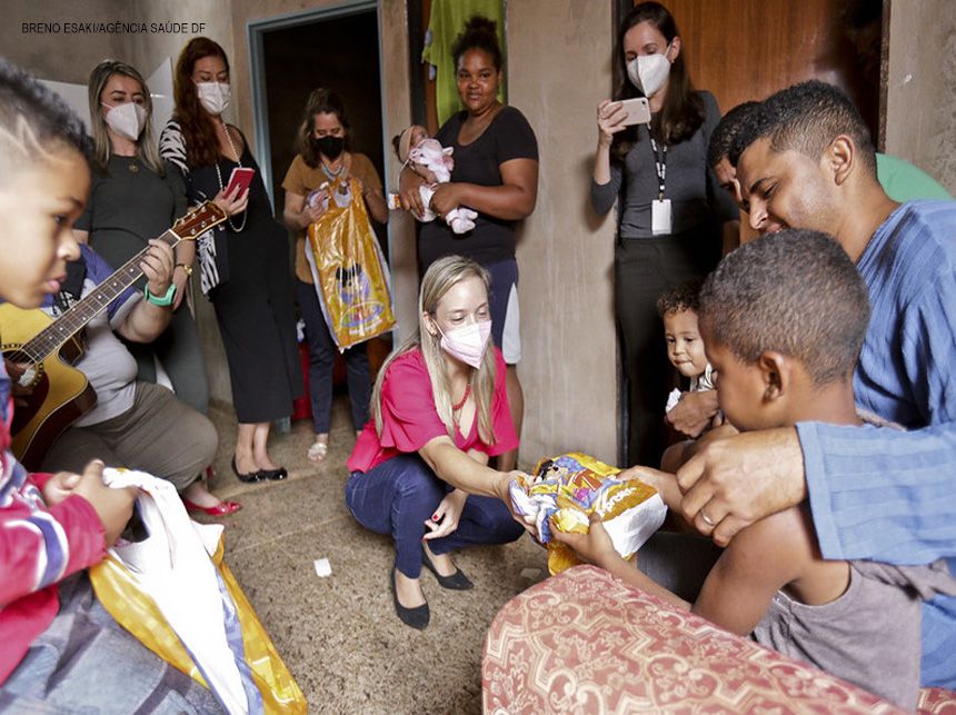 Pacientes em internação domiciliar ganham presente de natal