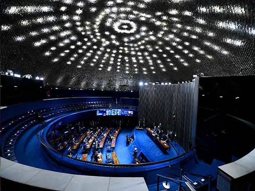 Senado aprova redução na idade mínima para laqueadura