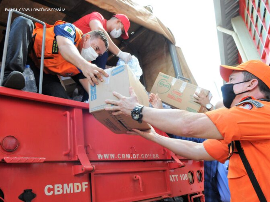 GDF leva mais de 100 toneladas de donativos para o sul da Bahia