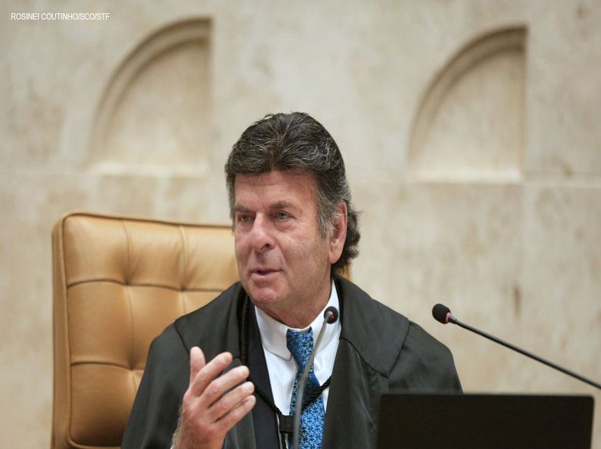 Ministro Luiz Fux autoriza compra de medicamento para aids