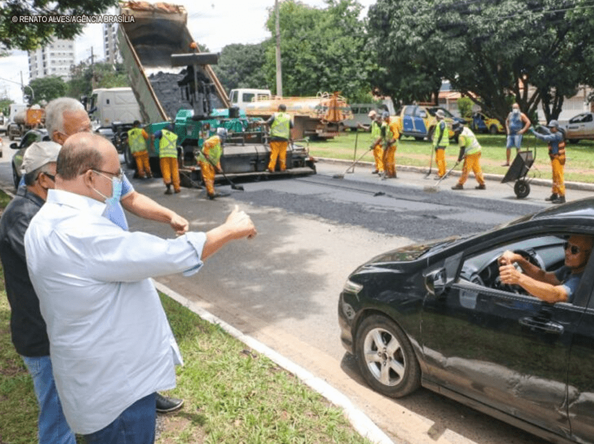 Ibaneis visita obras em Taguatinga